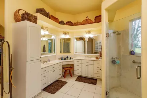 Bath - 4802 Glen Coe St, Leesburg, FL 34748 photo 1 of 3