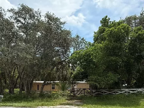 8661 E C 48, Center Hill, FL 33514