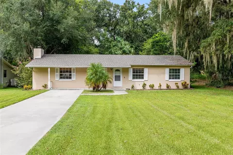 3909 Palm Dr, Leesburg, FL 34748