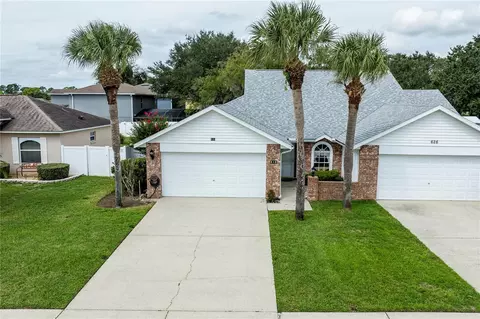 630 Woodview Dr, Tavares, FL 32778