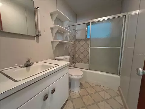 Bath - 102 E Pendleton Ave, Eustis, FL 32726 photo 2 of 2