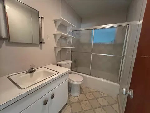 Bath - 102 E Pendleton Ave, Eustis, FL 32726 photo 1 of 2