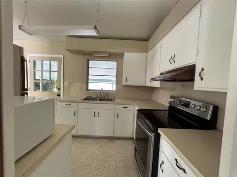 Kitchen - 102 E Pendleton Ave, Eustis, FL 32726 photo 1 of 1