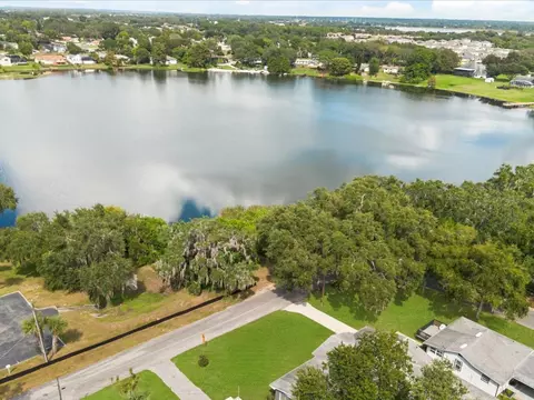 1210 E Caroline St, Tavares, FL 32778