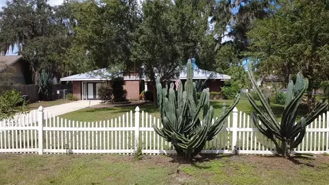 1208 Cr 463b, Lake Panasoffkee, FL 33538