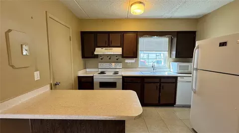 1100 E Caroline St #123, Tavares, FL 32778