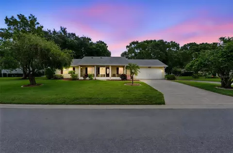 27107 Racquet Cir, Leesburg, FL 34748