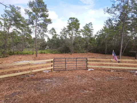 Kentucky Street, Paisley, FL 32767