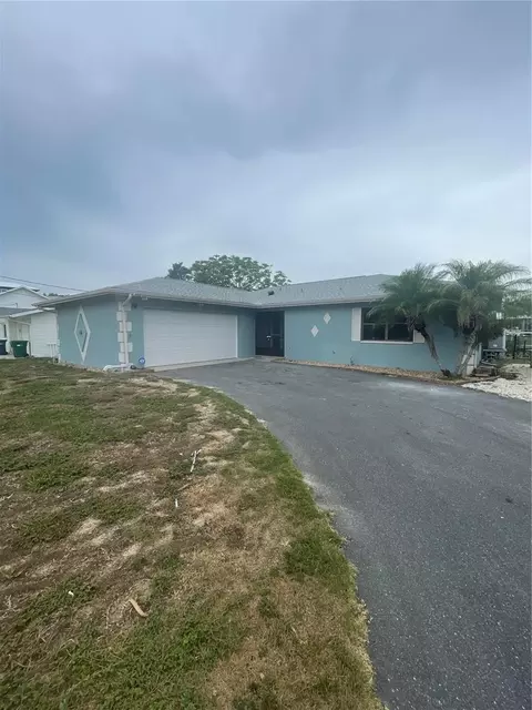 11711 W Bayshore Dr, Crystal River, FL 34429