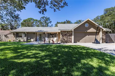 9740 Fairway Cir, Leesburg, FL 34788
