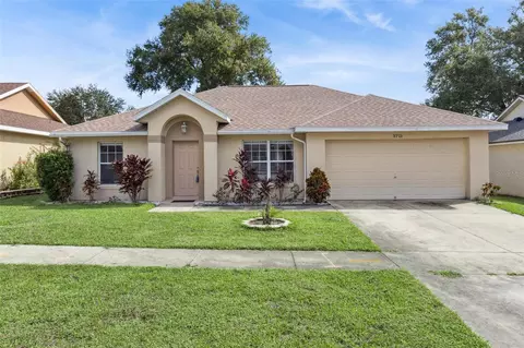 3711 Meadow Green Dr, Tavares, FL 32778