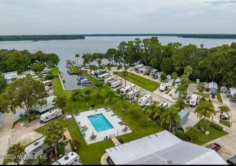 1074 Front St #51, Welaka, FL 32193
