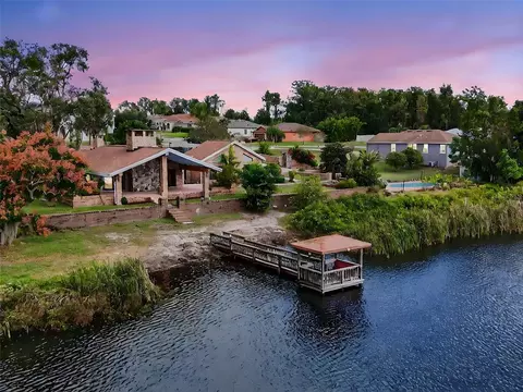 1910 College Park Dr, Tavares, FL 32778