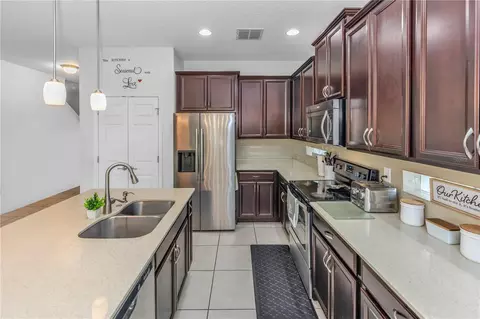 Kitchen - 3301 Bethpage Loop, Mount Dora, FL 32757 photo 2 of 3