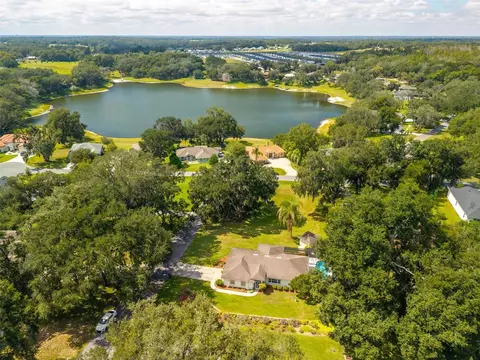 211 Hanging Moss Ln, Lady Lake, FL 32159