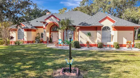 33025 Lake Bend Cir, Leesburg, FL 34788
