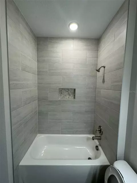 Bath - 1013 Foote St, Eustis, FL 32726 photo 1 of 2