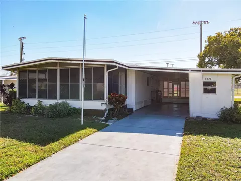 1043 Capella Dr, Tavares, FL 32778
