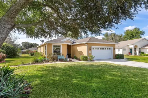 81 Twin Lake Cir, Umatilla, FL 32784