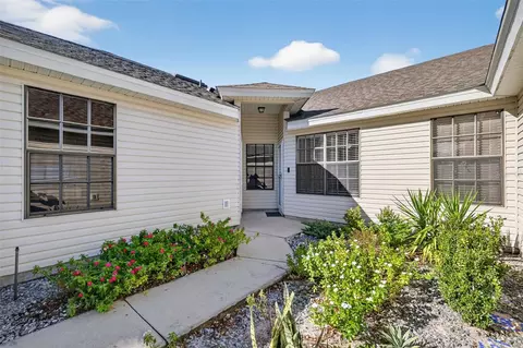 579 Juniper Way, Tavares, FL 32778