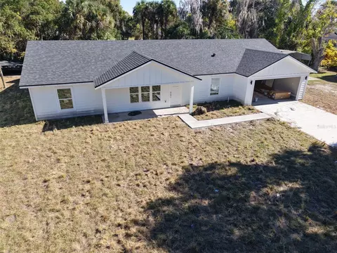 101 Yawn Ave, Interlachen, FL 32148