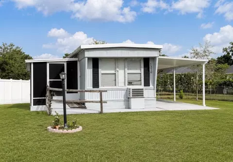 1370 County Dr, Tavares, FL 32778