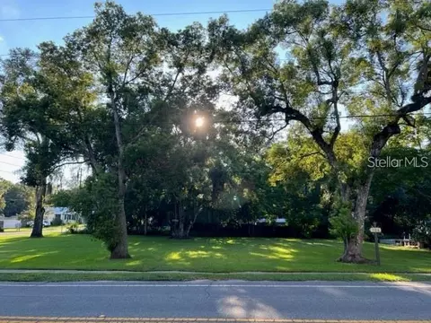 104 N Lakeview Dr, Lake Helen, FL 32744