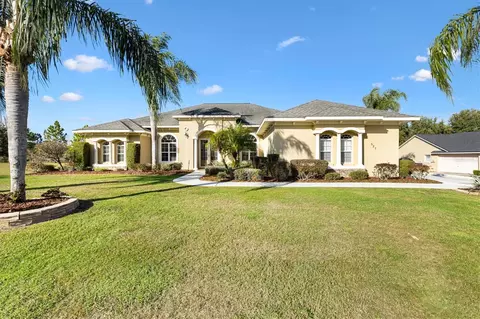 527 Dowling Cir, Lady Lake, FL 32159