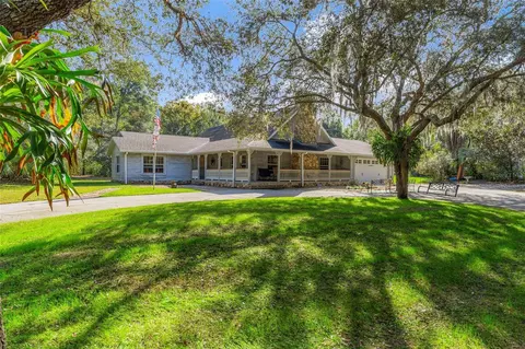 5100 Griffin View Dr, Lady Lake, FL 32159