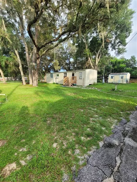 24950 SE 167th Pl, Umatilla, FL 32784