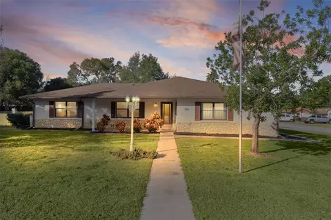 602 Fourth Ave, Lady Lake, FL 32159