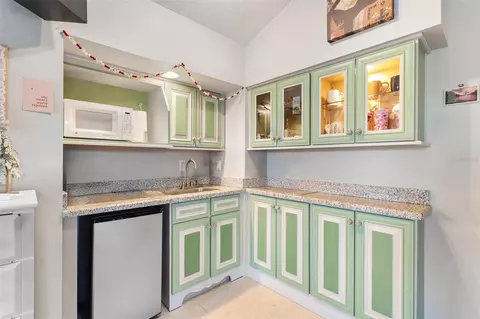 Kitchen - 39320 Lake Norris Rd, Eustis, FL 32736 photo 6 of 7