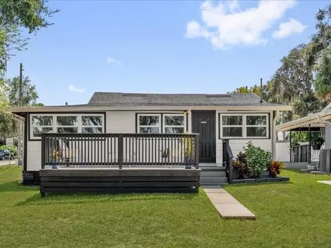 1214 E Caroline St, Tavares, FL 32778