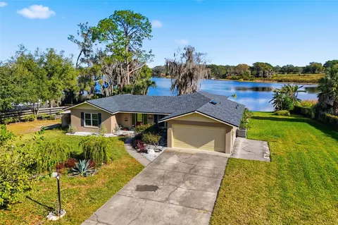 40700 Long Island Dr, Umatilla, FL 32784