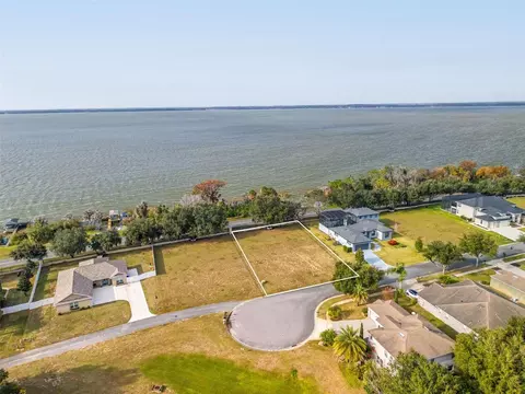 3231 Landing Vw, Tavares, FL 32778