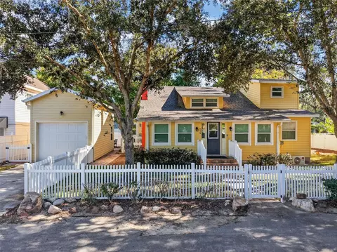 428 Hillcrest Ct, Mount Dora, FL 32757