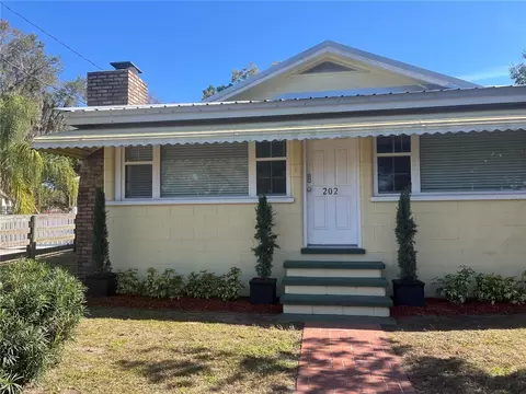 202 S Warfield Ave, Wildwood, FL 34785