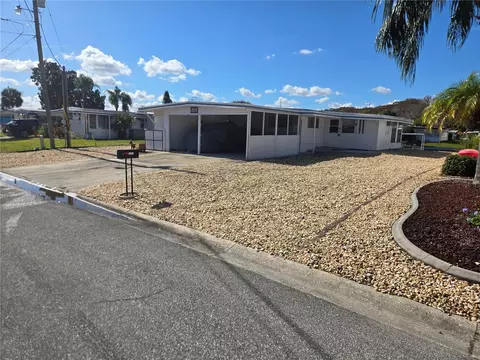31645 Kelly Cir, Tavares, FL 32778