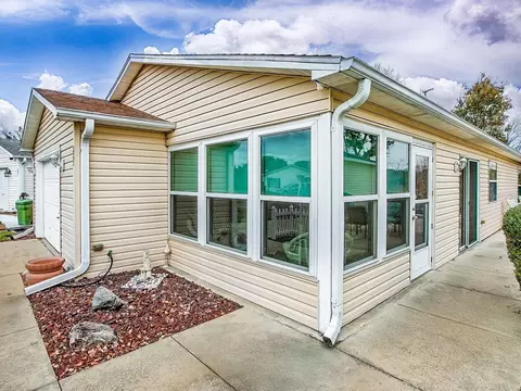221 Montoya Dr, The Villages, FL 32159