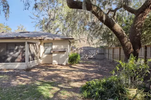 1105 N Valencia Ave, Howey In The Hills, FL 34737