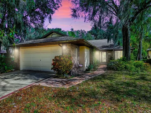 104 Waterwood Dr, Yalaha, FL 34797