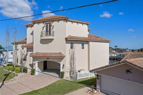 2235 N Kings Cove Pt, Crystal River, FL 34429