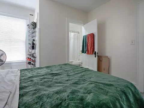 Bedroom - 426 E Citrus Ave, Eustis, FL 32726 photo 6 of 9