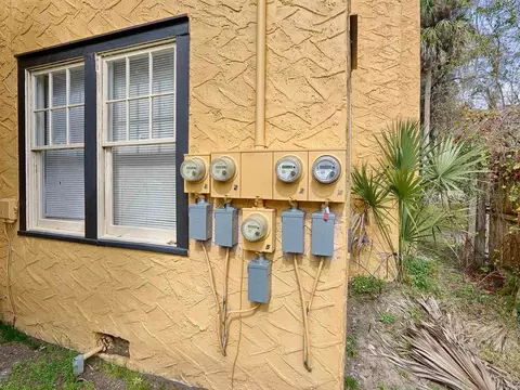 Exterior - 426 E Citrus Ave, Eustis, FL 32726 photo 8 of 9