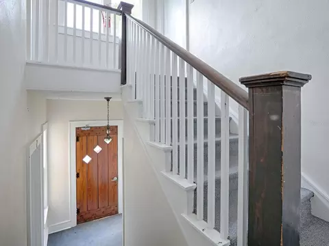 Entry Way - 426 E Citrus Ave, Eustis, FL 32726 photo 2 of 3