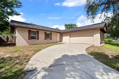 810 Black Knight Dr, Valrico, FL 33594