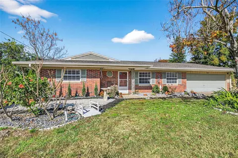 1245 N Pineapple Ln, Eustis, FL 32726
