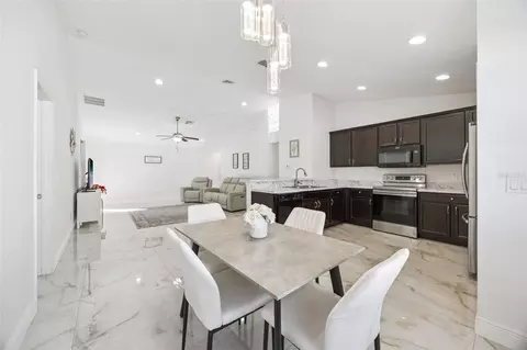 Dining - 2015 Orange Ave, Saint Cloud, FL 34769 photo 3 of 3