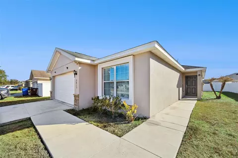 Exterior - 2015 Orange Ave, Saint Cloud, FL 34769 photo 3 of 10