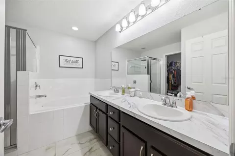 Bath - 2015 Orange Ave, Saint Cloud, FL 34769 photo 2 of 3